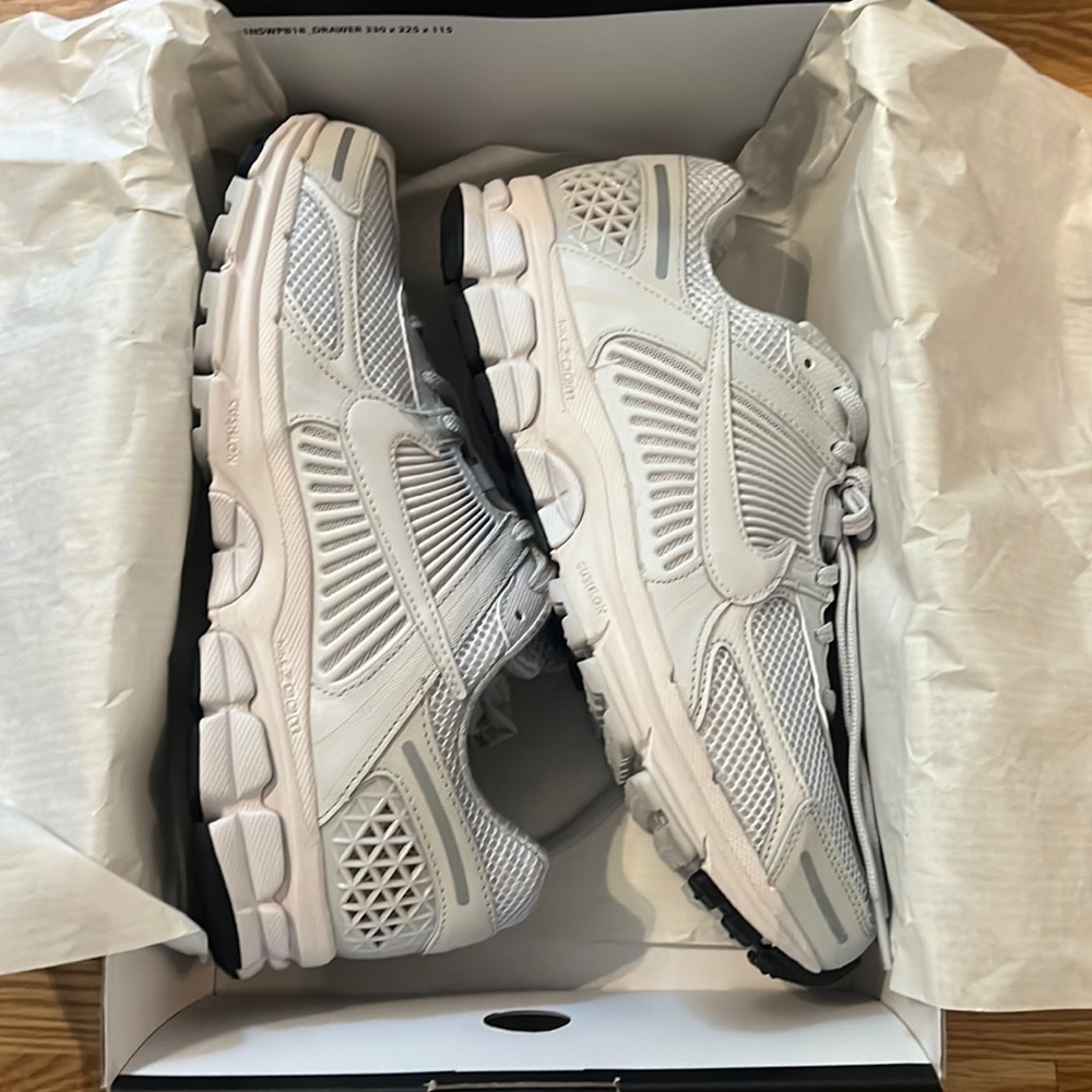 9.5 Nike Zoom Vomeros